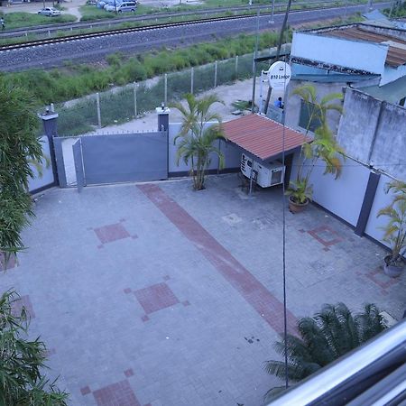B10 Airport Lodge Дар ес Саалам Екстериор снимка