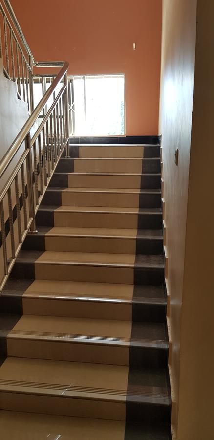 B10 Airport Lodge Дар ес Саалам Екстериор снимка