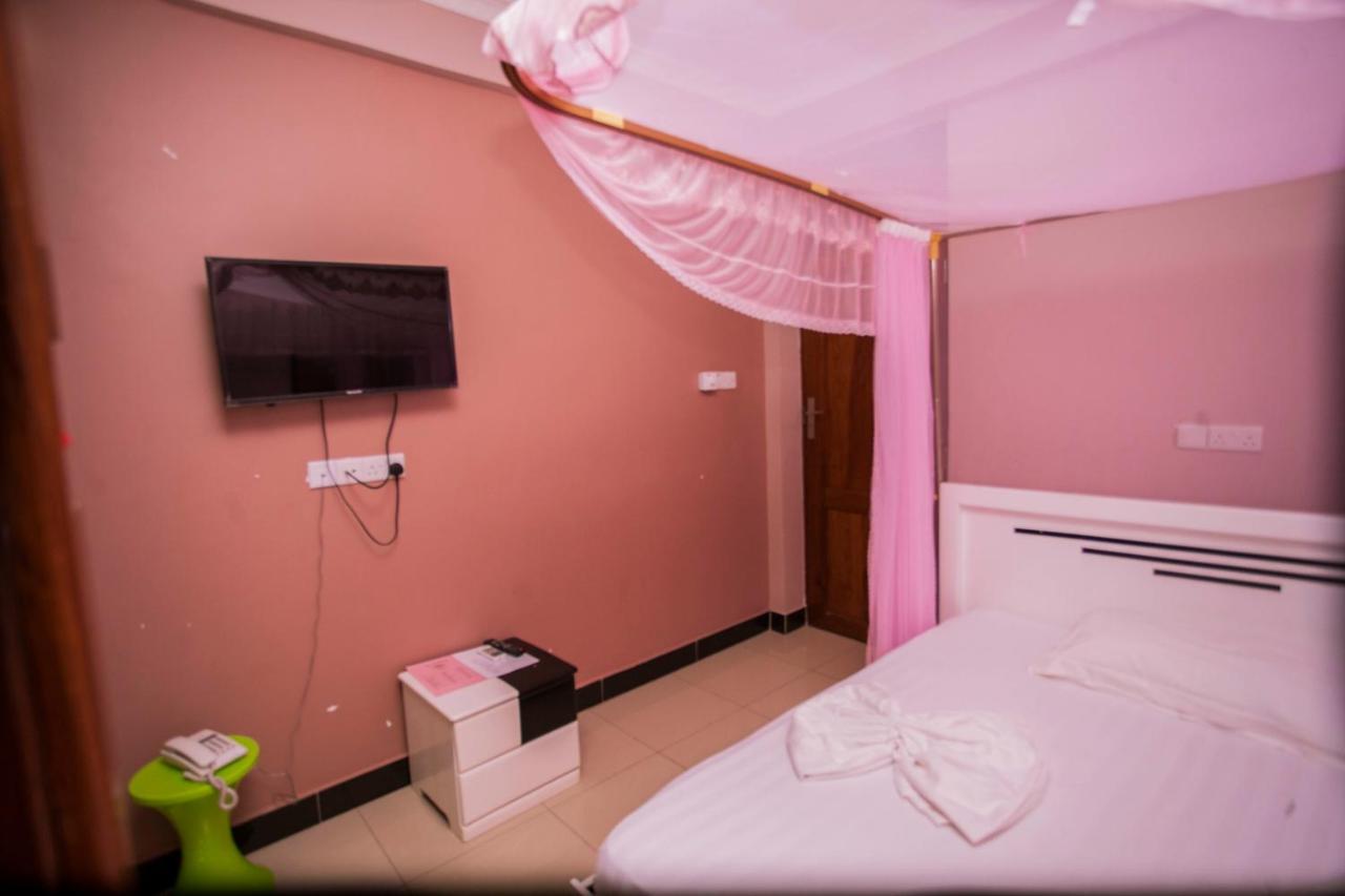 B10 Airport Lodge Дар ес Саалам Екстериор снимка