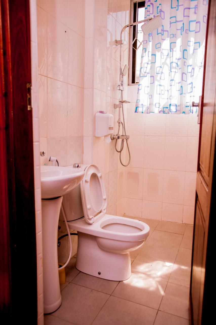 B10 Airport Lodge Дар ес Саалам Екстериор снимка