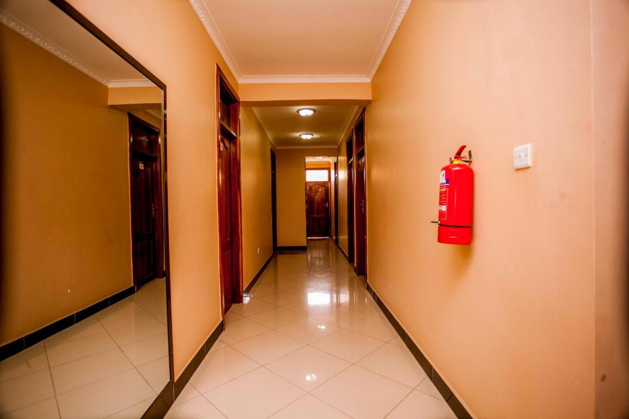 B10 Airport Lodge Дар ес Саалам Екстериор снимка