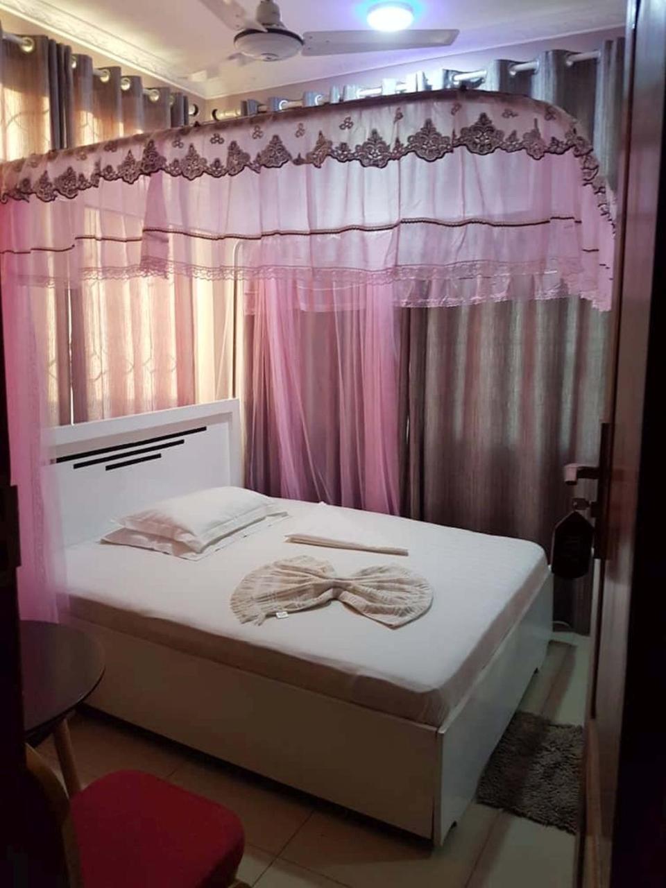 B10 Airport Lodge Дар ес Саалам Екстериор снимка