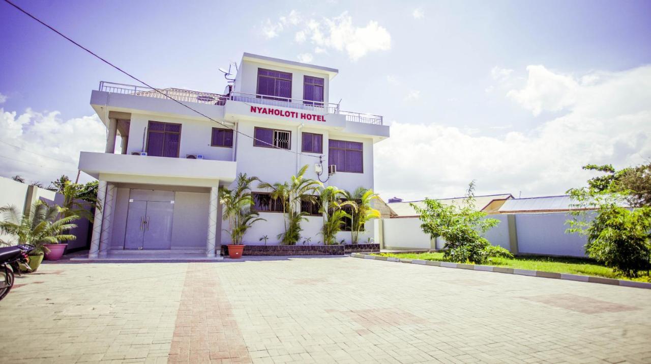 B10 Airport Lodge Дар ес Саалам Екстериор снимка