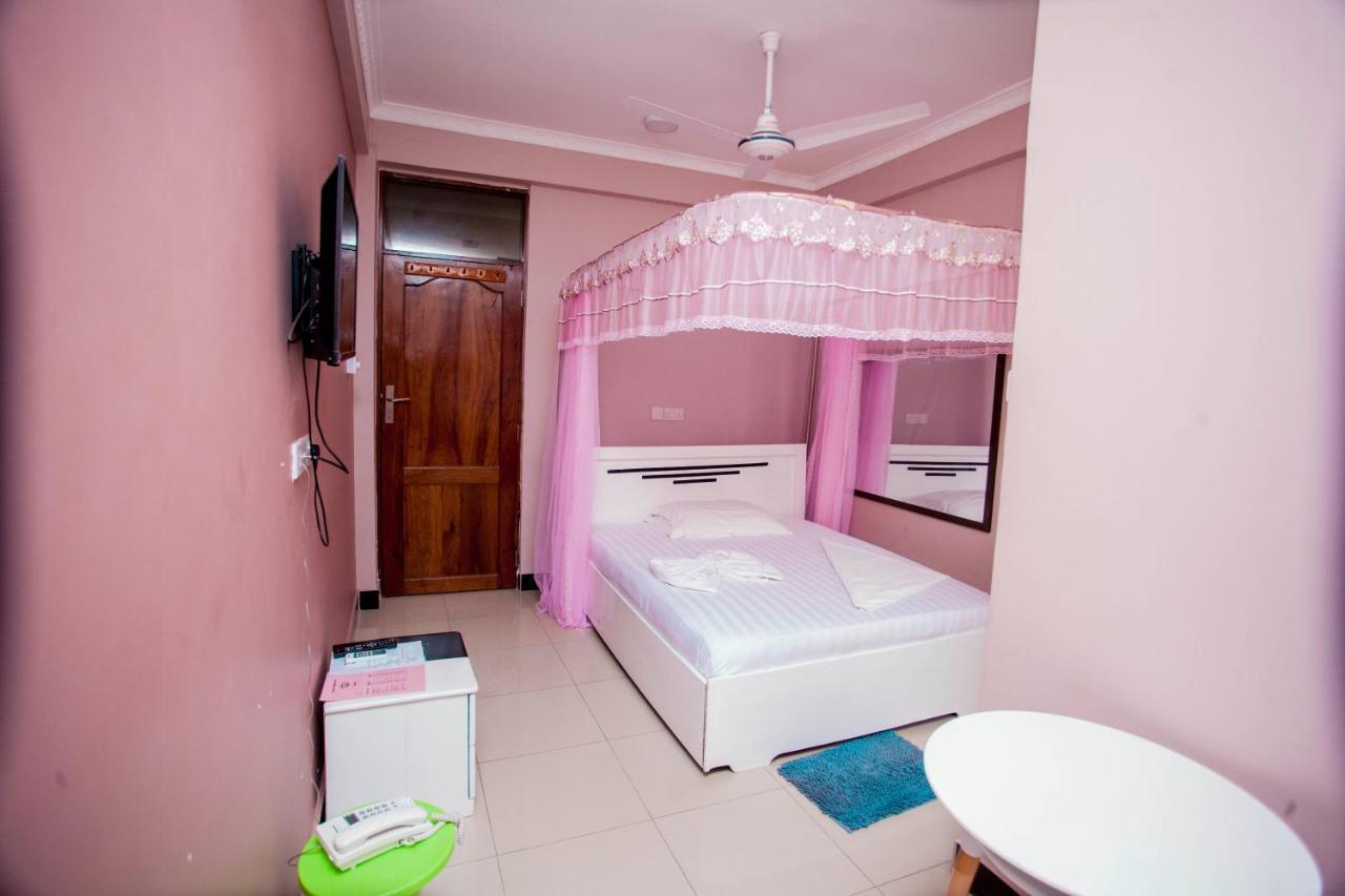 B10 Airport Lodge Дар ес Саалам Екстериор снимка