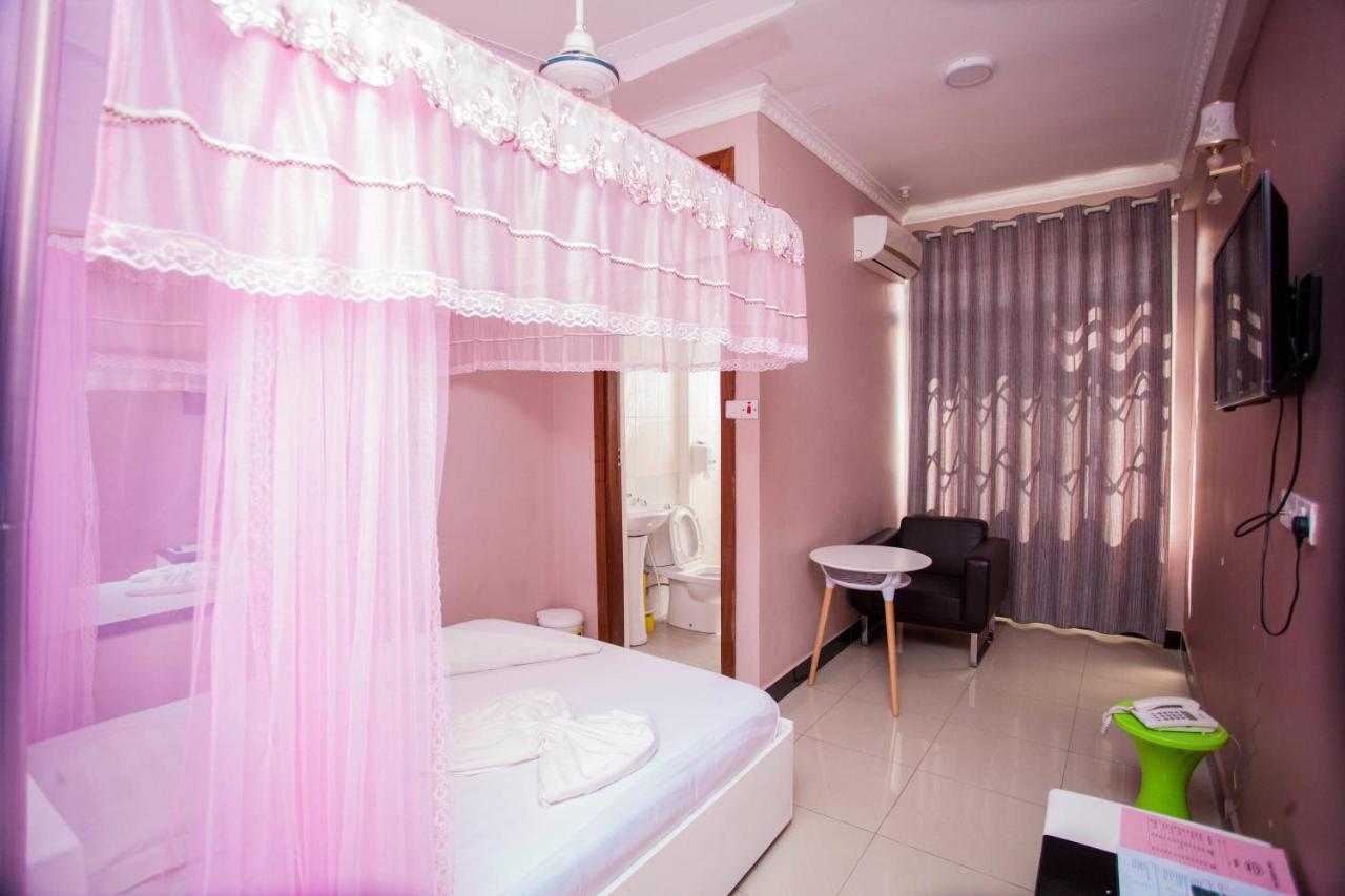 B10 Airport Lodge Дар ес Саалам Екстериор снимка