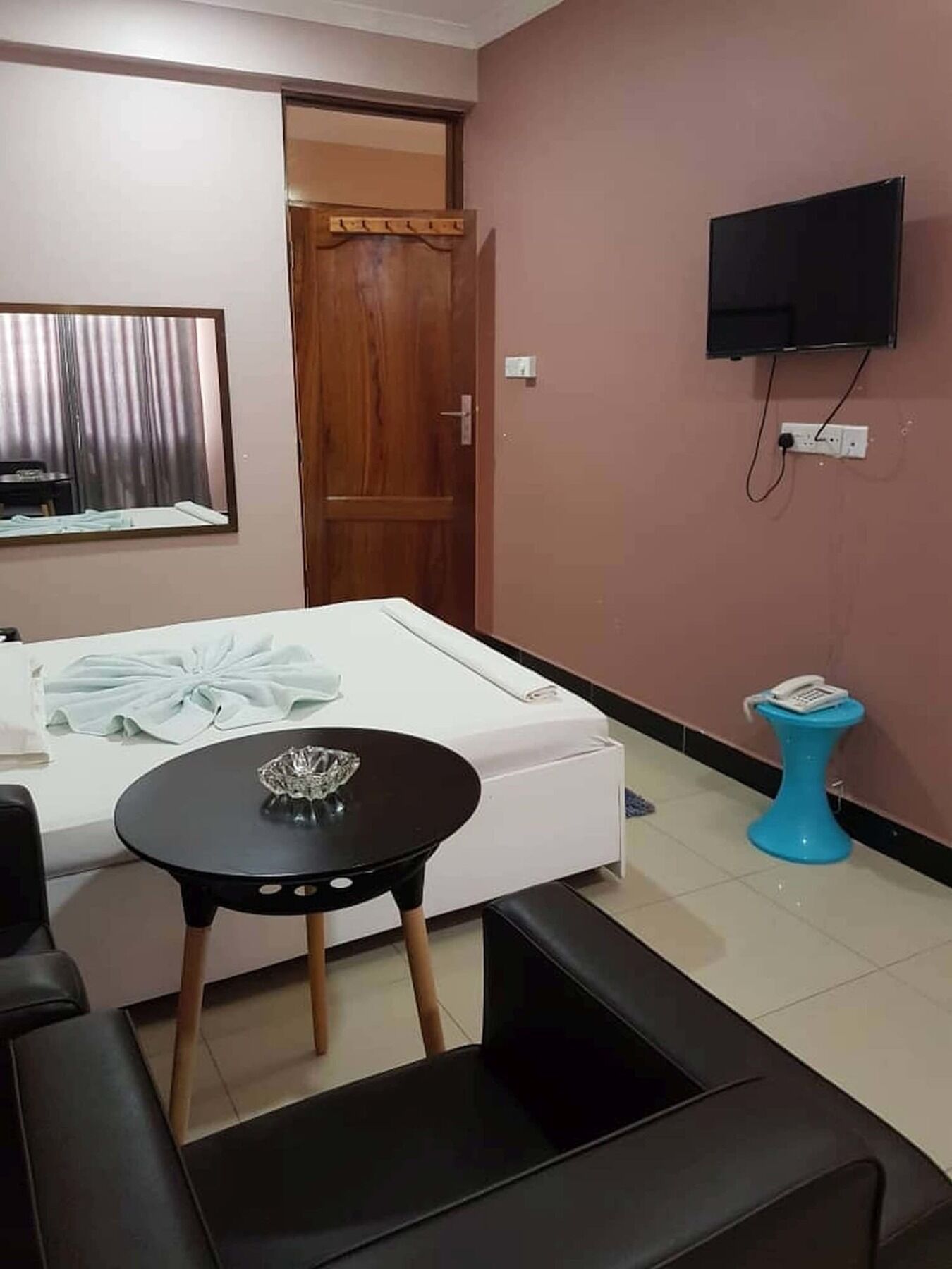 B10 Airport Lodge Дар ес Саалам Екстериор снимка