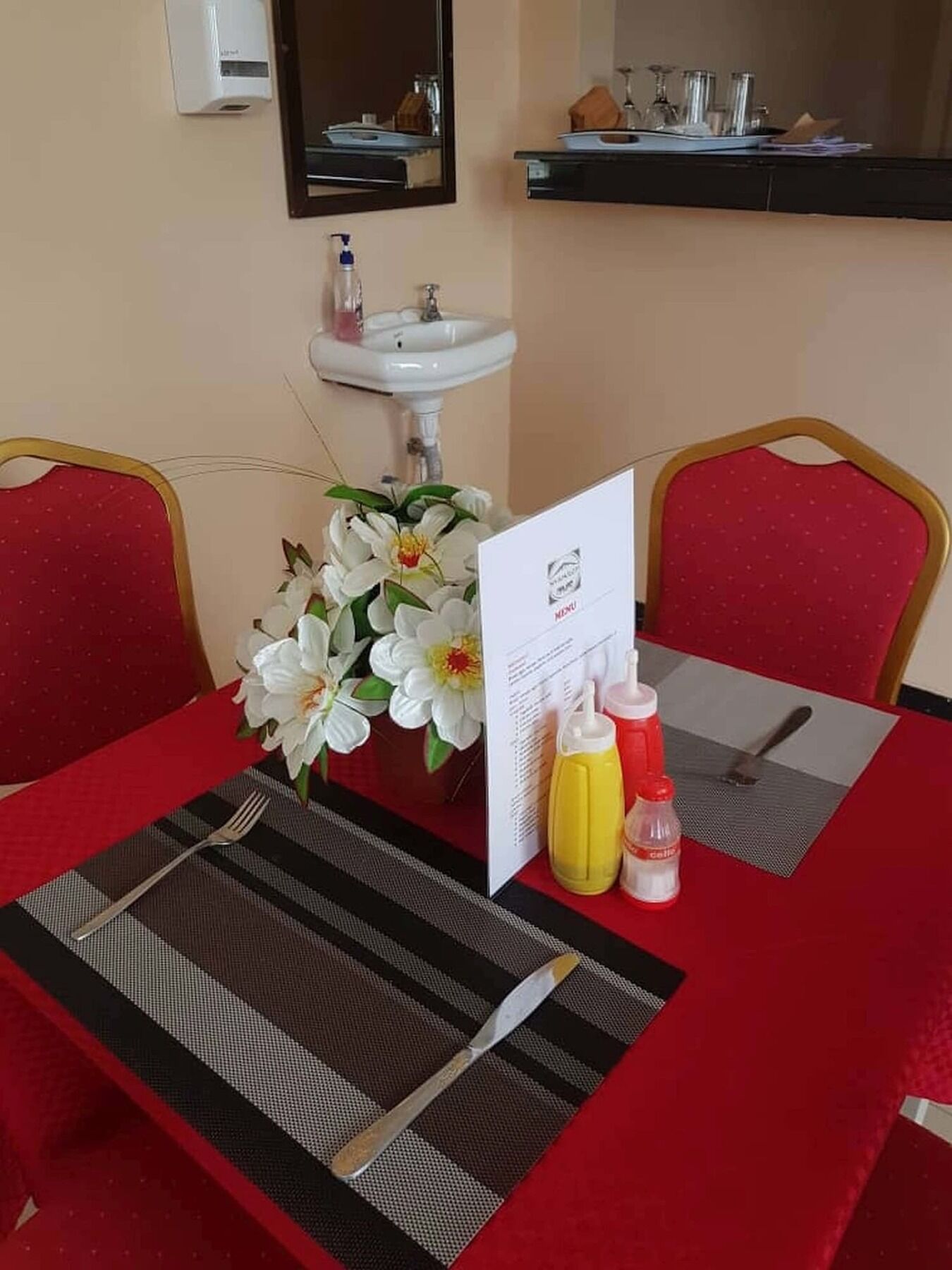 B10 Airport Lodge Дар ес Саалам Екстериор снимка